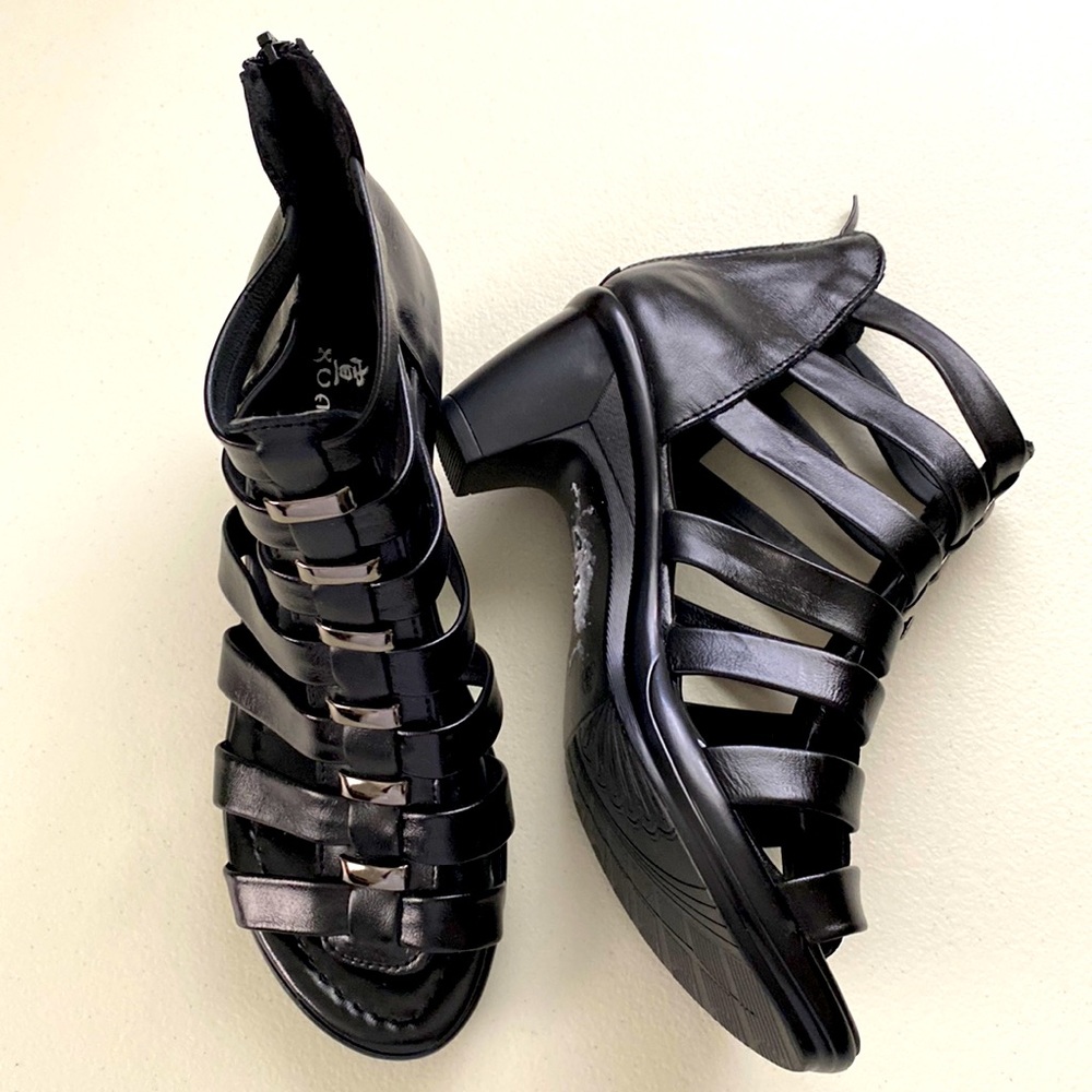Looks great with any summer outfit.